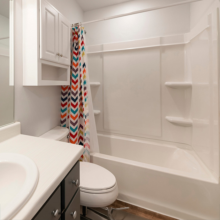 Common White Bathroom | Home and Kitchen Supply Common White Bathroom